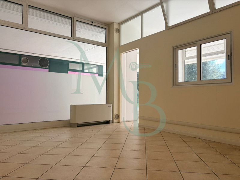 RUBANO (PD): Immobiliare MB propone in vendita esclusiva un negozio di circa 40 mq, soluzione ide...