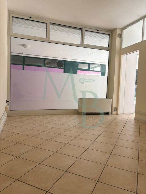 RUBANO (PD): Immobiliare MB propone in vendita esclusiva un negozio di circa 40 mq, soluzione ide...