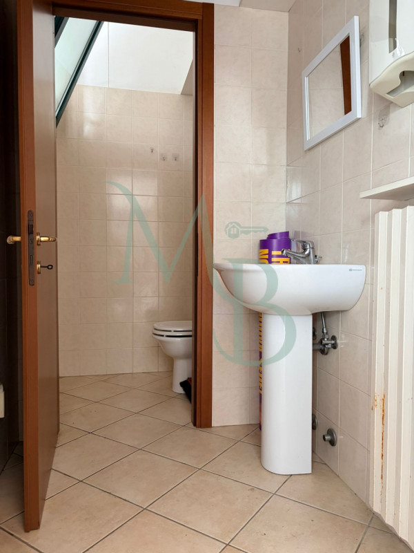 RUBANO (PD): Immobiliare MB propone in vendita esclusiva un negozio di circa 40 mq, soluzione ide...