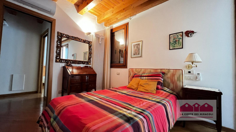 CORSO FOGAZZARO: BICAMERE ARREDATO COMPOSTO DA SOGGIORNO CON ANGOLO COTTURA, UNA CAMERA MATRIMONI...