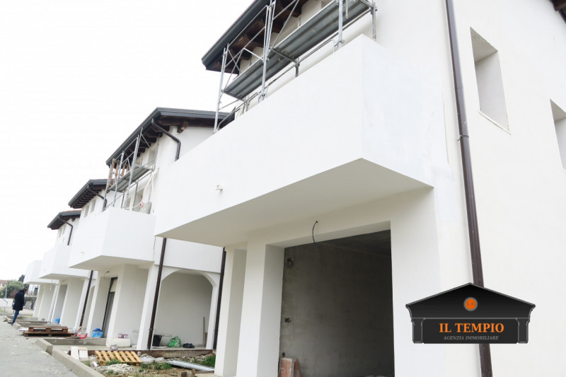 Nuove villette a schiera terra-cielo con giardino privato e garage – Classe energetica A

A pochi...