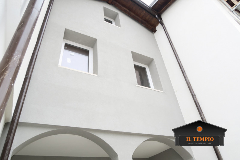 Nuove villette a schiera terra-cielo con giardino privato e garage – Classe energetica A

A pochi...