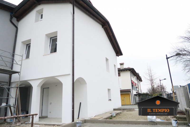 Nuove villette a schiera terra-cielo con giardino privato e garage – Classe energetica A

A pochi...