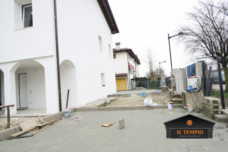 Nuove villette a schiera terra-cielo con giardino privato e garage – Classe energetica A

A pochi...