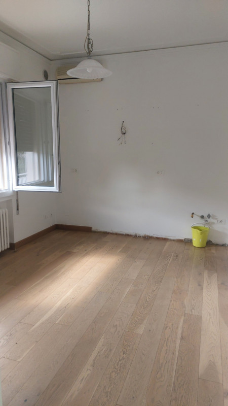 In zona interna al quartiere proponiamo porzione di bifamiliare al primo piano di recente ristrut...