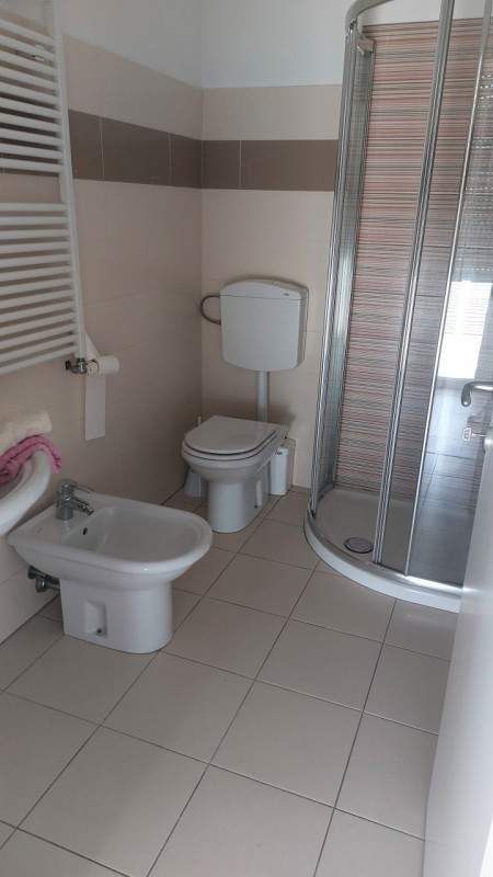 In zona interna al quartiere proponiamo porzione di bifamiliare al primo piano di recente ristrut...