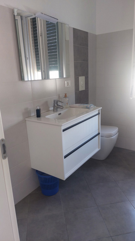 In zona interna al quartiere proponiamo porzione di bifamiliare al primo piano di recente ristrut...