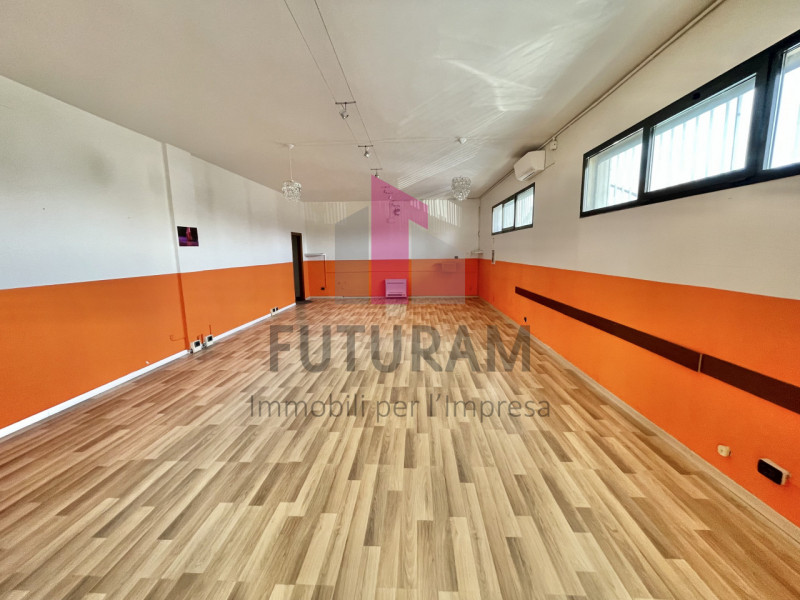 TORRI DI QUARTESOLO - 27FIL - PER INFO 0444/310220

Si propone in VENDITA  negozio di 125 mq situ...