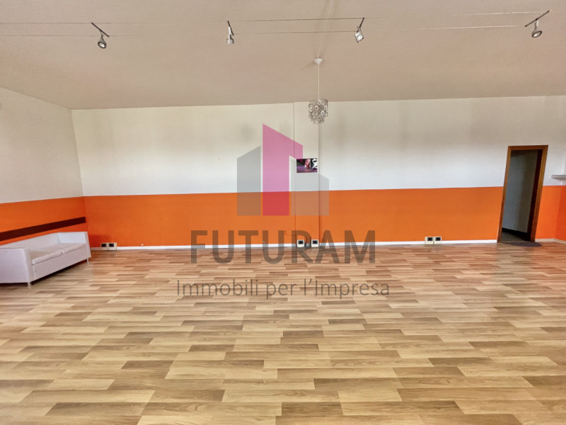 TORRI DI QUARTESOLO - 27FIL - PER INFO 0444/310220

Si propone in VENDITA  negozio di 125 mq situ...