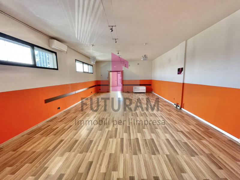 TORRI DI QUARTESOLO - 27FIL - PER INFO 0444/310220

Si propone in VENDITA  negozio di 125 mq situ...