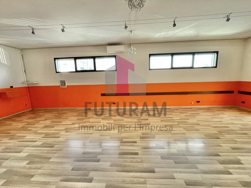 TORRI DI QUARTESOLO - 27FIL - PER INFO 0444/310220

Si propone in VENDITA  negozio di 125 mq situ...