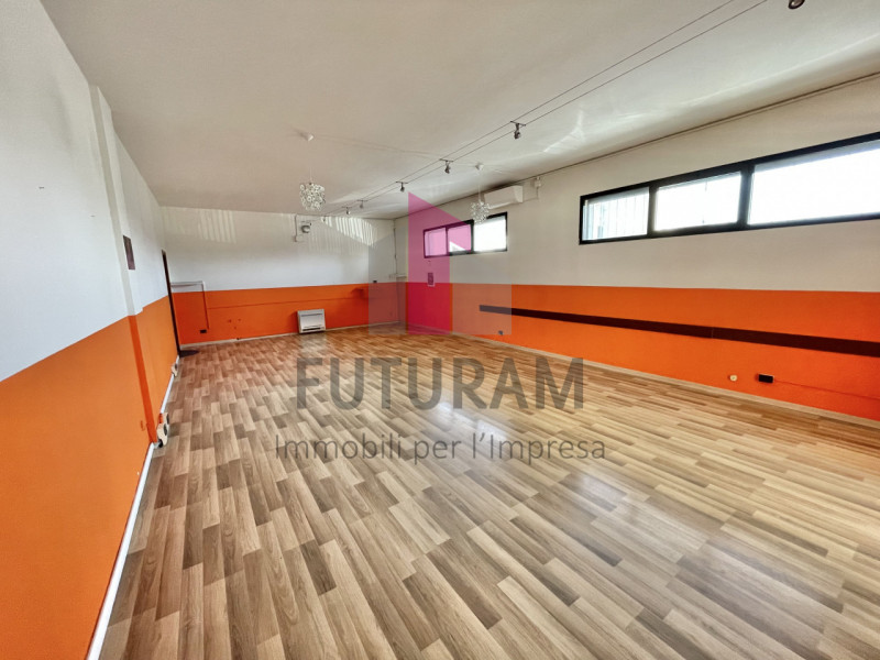 TORRI DI QUARTESOLO - 27FIL - PER INFO 0444/310220

Si propone in VENDITA  negozio di 125 mq situ...