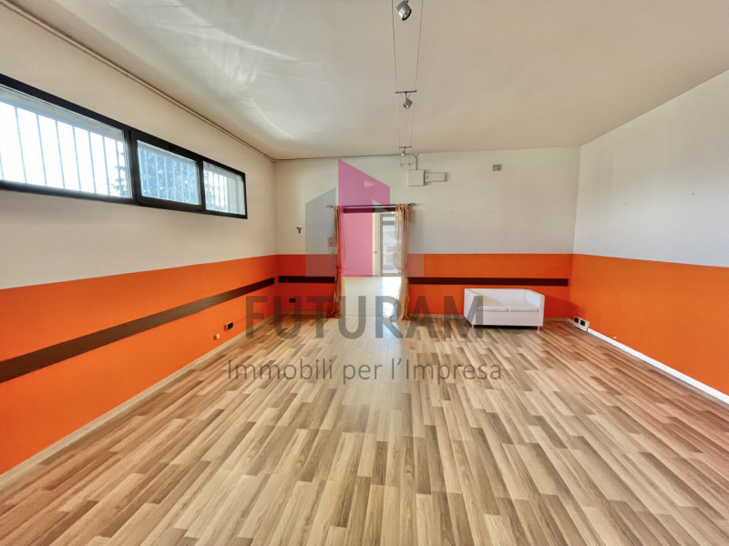 TORRI DI QUARTESOLO - 27FIL - PER INFO 0444/310220

Si propone in VENDITA  negozio di 125 mq situ...