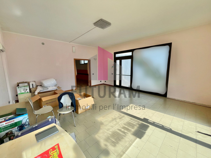 TORRI DI QUARTESOLO - 27FIL - PER INFO 0444/310220

Si propone in VENDITA  negozio di 125 mq situ...