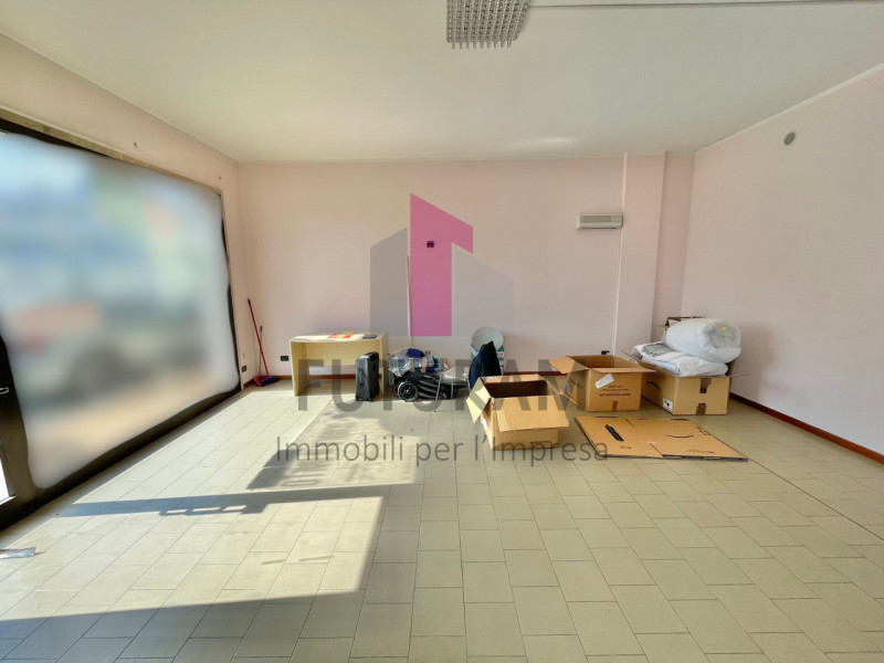 TORRI DI QUARTESOLO - 27FIL - PER INFO 0444/310220

Si propone in VENDITA  negozio di 125 mq situ...