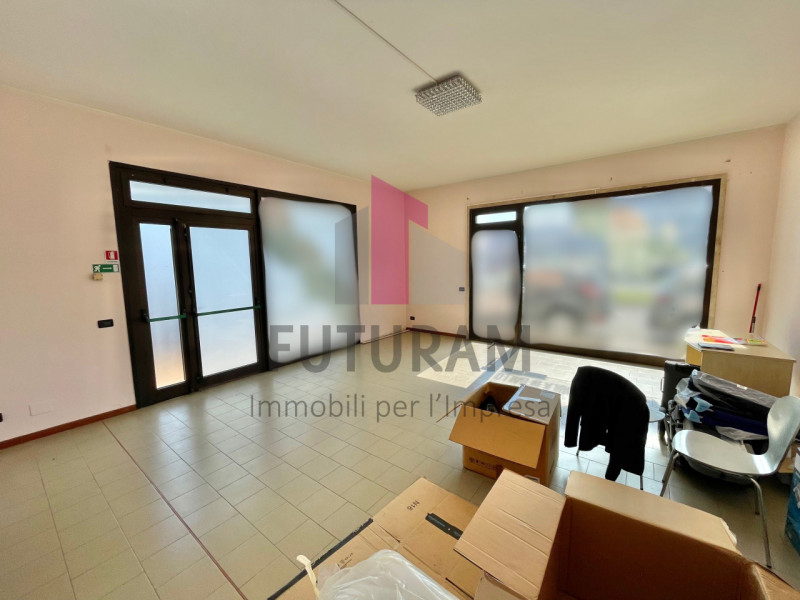 TORRI DI QUARTESOLO - 27FIL - PER INFO 0444/310220

Si propone in VENDITA  negozio di 125 mq situ...