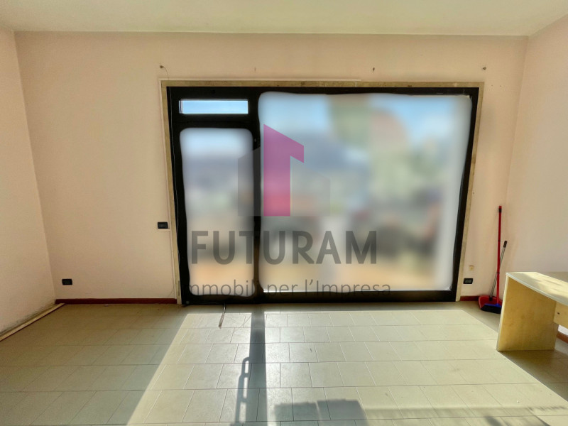 TORRI DI QUARTESOLO - 27FIL - PER INFO 0444/310220

Si propone in VENDITA  negozio di 125 mq situ...