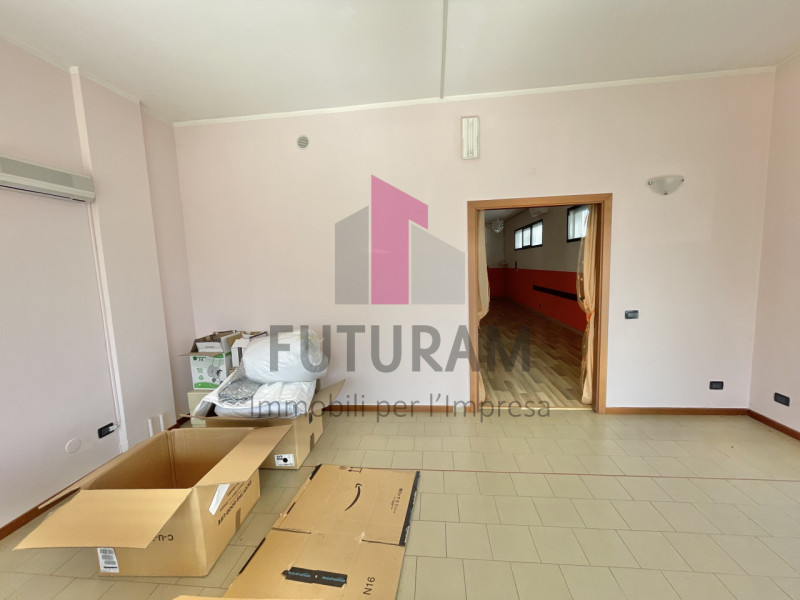 TORRI DI QUARTESOLO - 27FIL - PER INFO 0444/310220

Si propone in VENDITA  negozio di 125 mq situ...