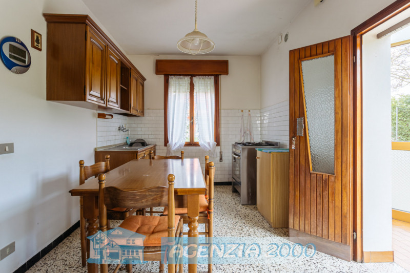 A TERRASSA PADOVANA HO LA CASA CHE CERCHI DA TEMPO!!! HA UN AMPIO GIARDINO, INOLTRE HAI A DISPOSI...