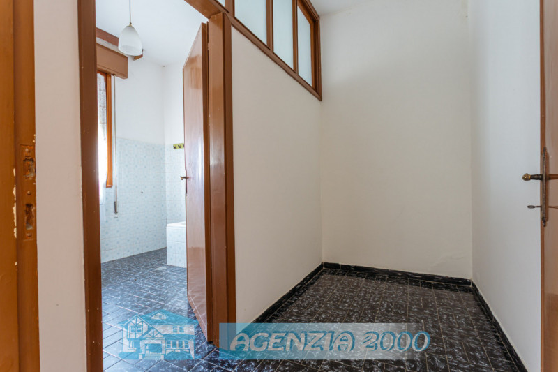 A TERRASSA PADOVANA HO LA CASA CHE CERCHI DA TEMPO!!! HA UN AMPIO GIARDINO, INOLTRE HAI A DISPOSI...