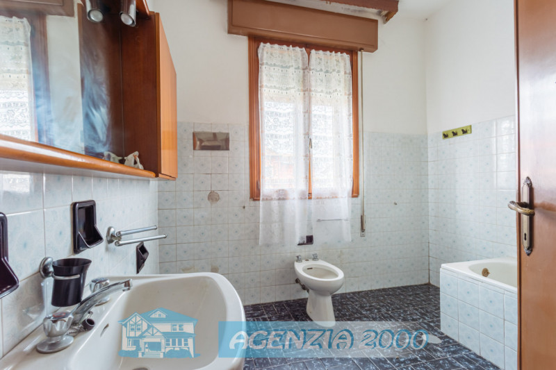 A TERRASSA PADOVANA HO LA CASA CHE CERCHI DA TEMPO!!! HA UN AMPIO GIARDINO, INOLTRE HAI A DISPOSI...