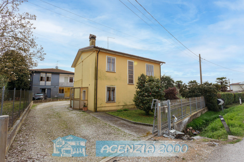 A TERRASSA PADOVANA HO LA CASA CHE CERCHI DA TEMPO!!! HA UN AMPIO GIARDINO, INOLTRE HAI A DISPOSI...