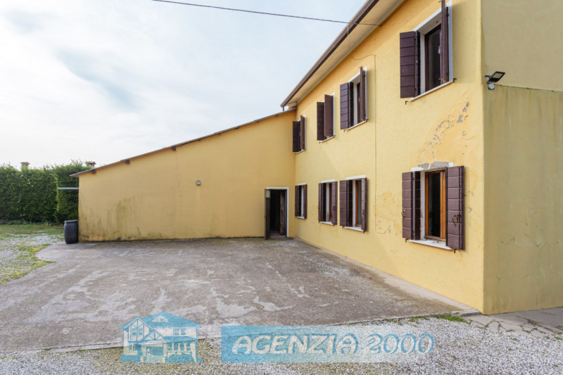 A TERRASSA PADOVANA HO LA CASA CHE CERCHI DA TEMPO!!! HA UN AMPIO GIARDINO, INOLTRE HAI A DISPOSI...