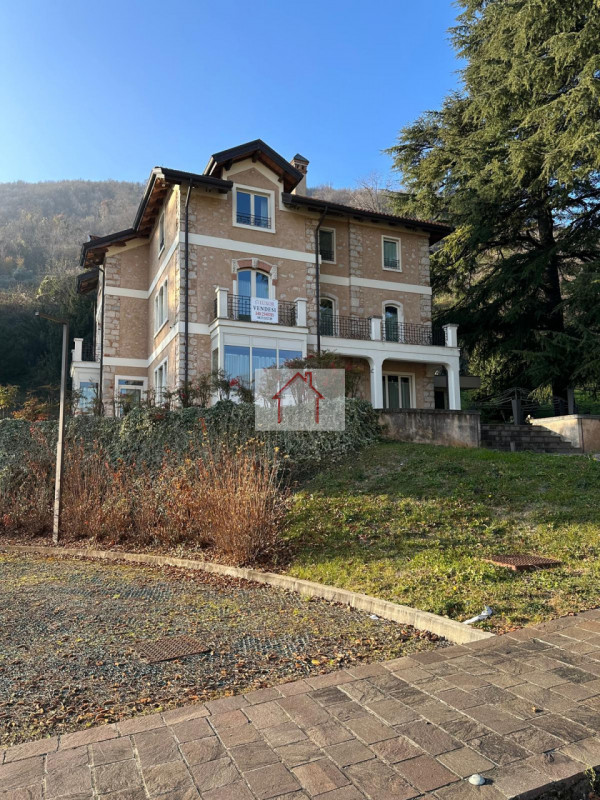 Rif: DV116
X Info - Denis: 3402540785

Piovene Rocchette (VI)

Opportunità unica di investimento ...