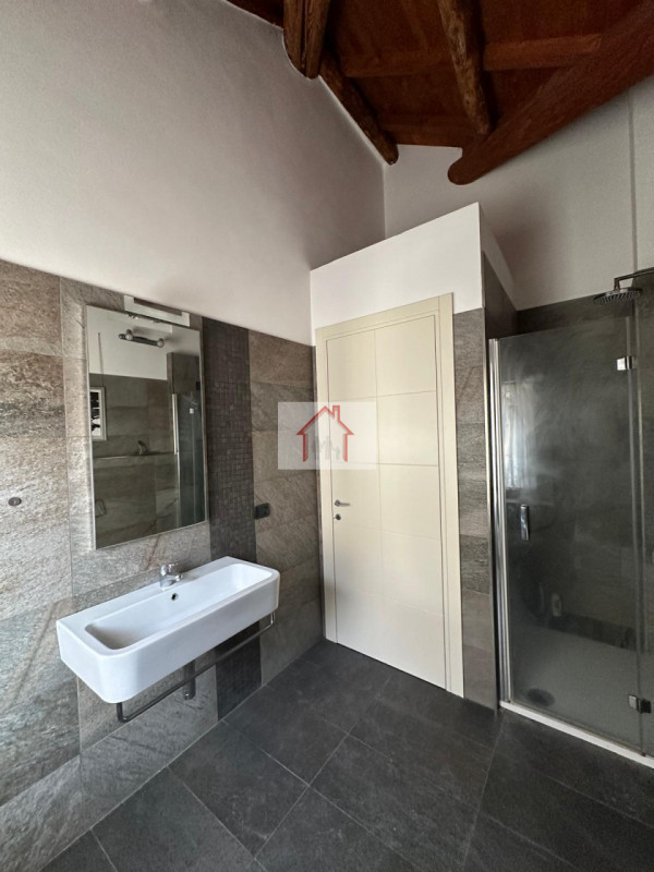 Rif: DV116
X Info - Denis: 3402540785

Piovene Rocchette (VI)

Opportunità unica di investimento ...