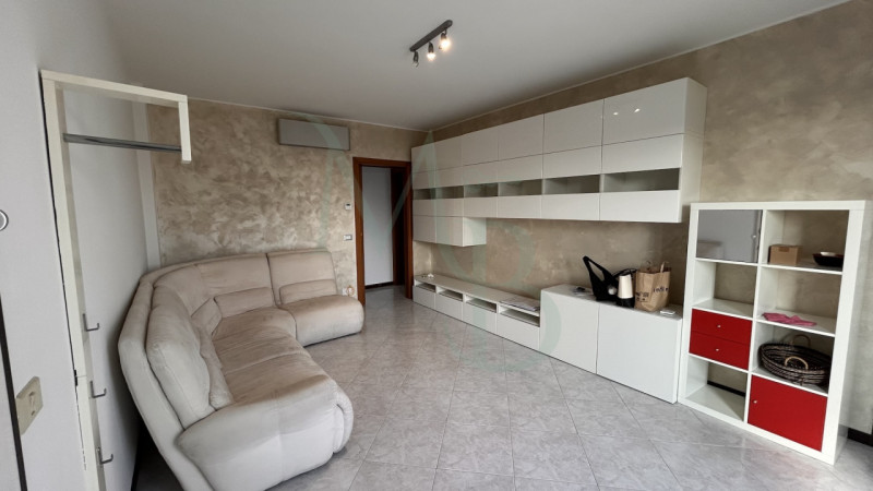 BUSA DI VIGONZA: Immobiliare MB propone in esclusiva un appartamento completamente ristrutturato ...