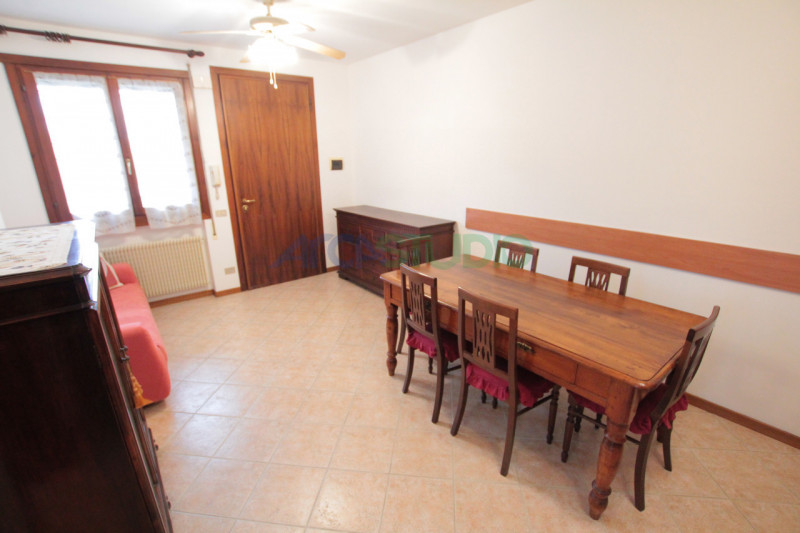 OTTIMO INVESTIMENTO
Vieni a scoprire questo incantevole Miniappartamento situato nel cuore di Ret...