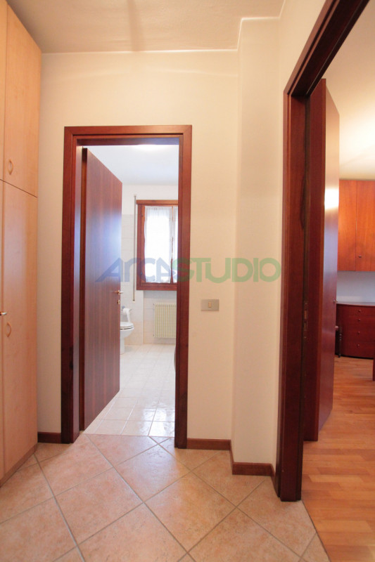 OTTIMO INVESTIMENTO
Vieni a scoprire questo incantevole Miniappartamento situato nel cuore di Ret...