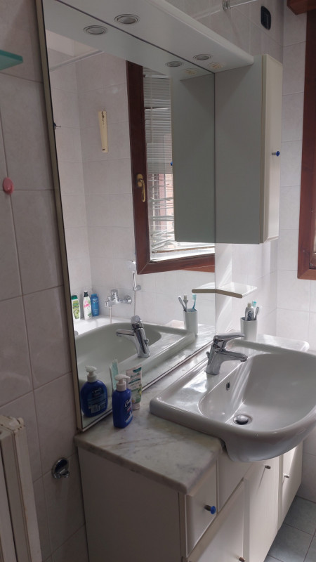 In zona centrale ma allo stesso tempo silenziosa, proponiamo grazioso miniappartamento ben tenuto...