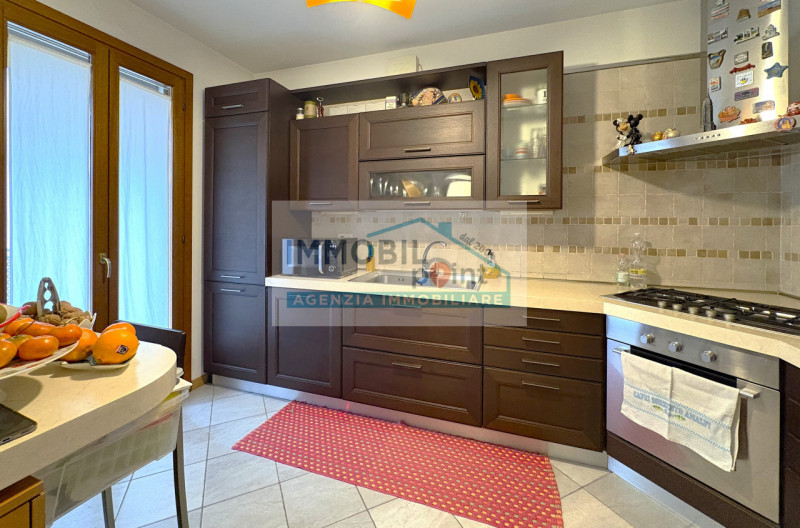 All'interno del quartiere residenziale di San Biagio di Teolo proponiamo un ottimo appartamento a...