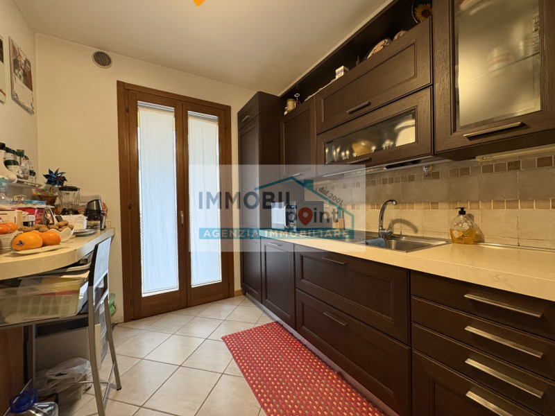 All'interno del quartiere residenziale di San Biagio di Teolo proponiamo un ottimo appartamento a...