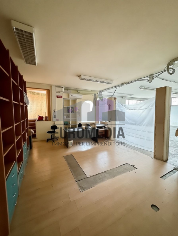 Per informazioni: 375.7062731

EUROMEDIA propone in locazione un interessante immobile a destinaz...