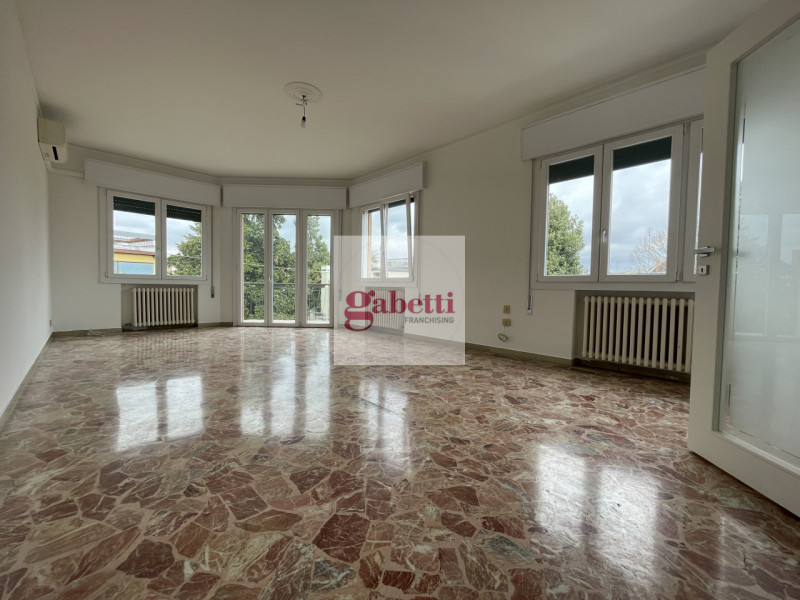 PALTANA vicinanze piscina in una vietta interna tranquilla palazzina di sole quattro unità propon...