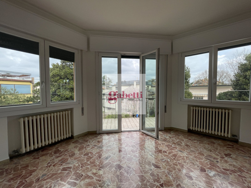 PALTANA vicinanze piscina in una vietta interna tranquilla palazzina di sole quattro unità propon...