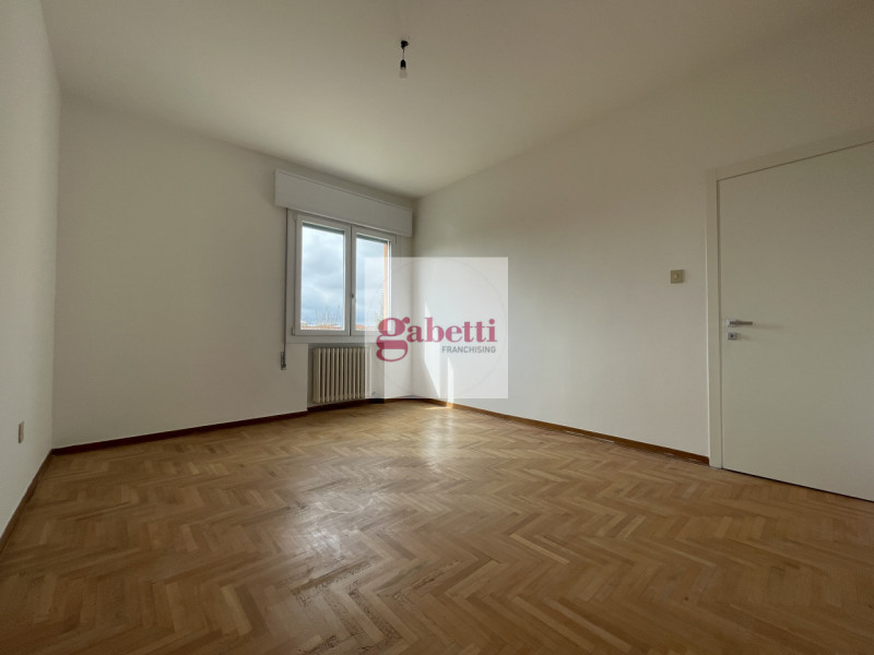 PALTANA vicinanze piscina in una vietta interna tranquilla palazzina di sole quattro unità propon...