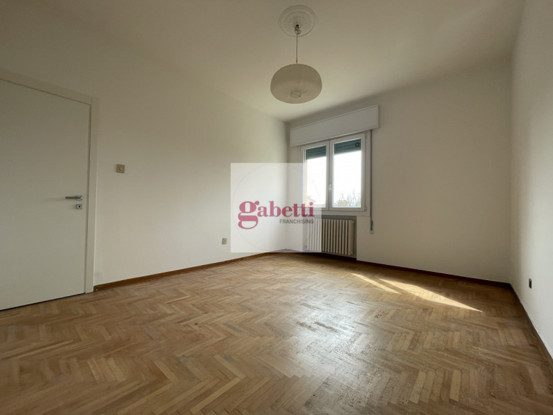 PALTANA vicinanze piscina in una vietta interna tranquilla palazzina di sole quattro unità propon...