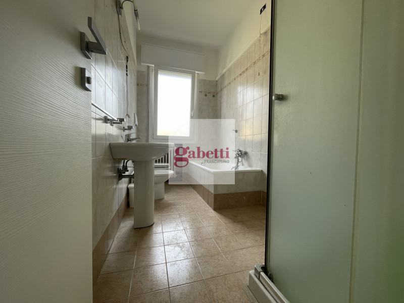 PALTANA vicinanze piscina in una vietta interna tranquilla palazzina di sole quattro unità propon...