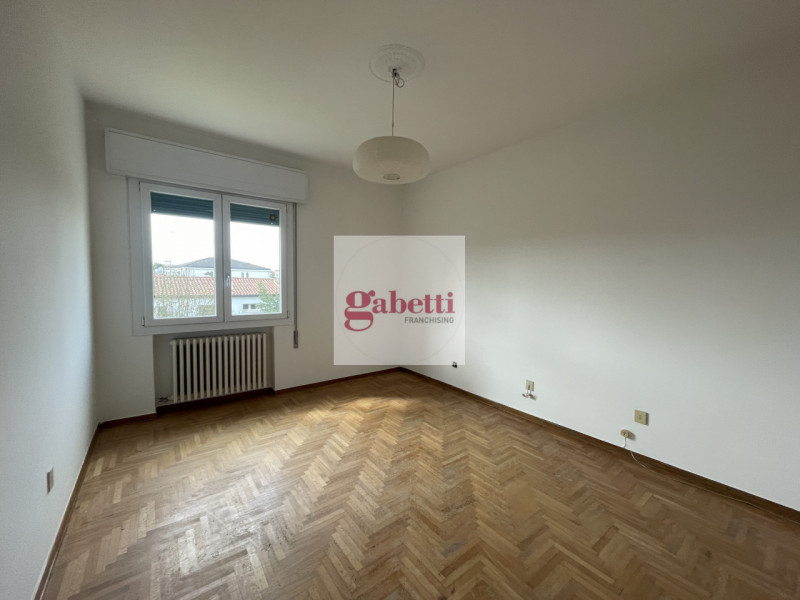 PALTANA vicinanze piscina in una vietta interna tranquilla palazzina di sole quattro unità propon...