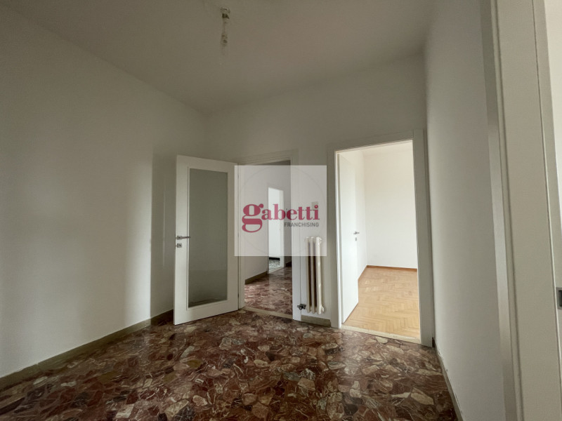 PALTANA vicinanze piscina in una vietta interna tranquilla palazzina di sole quattro unità propon...