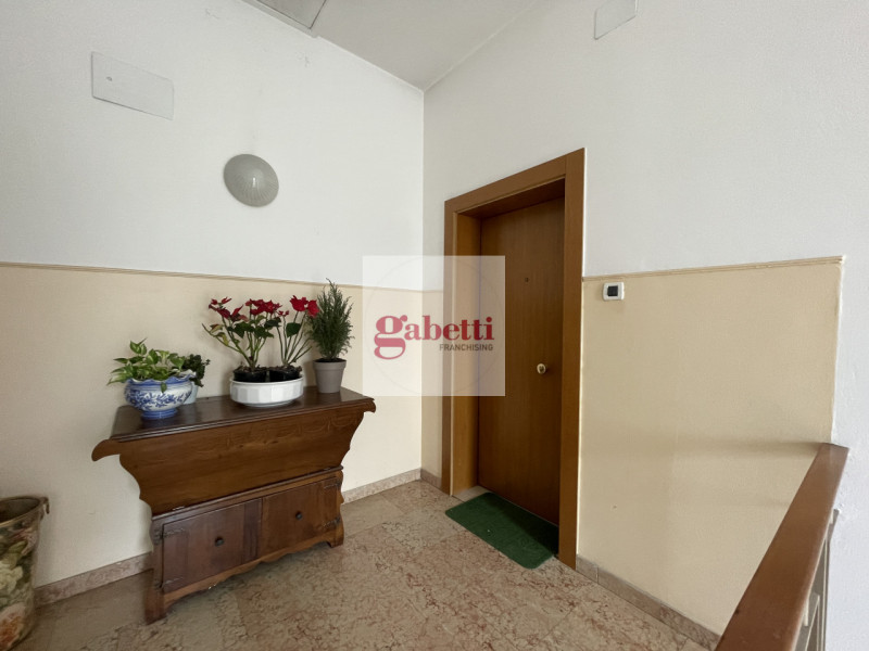 PALTANA vicinanze piscina in una vietta interna tranquilla palazzina di sole quattro unità propon...