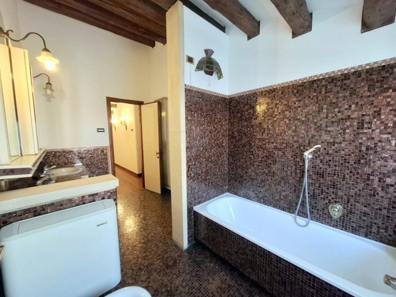 Palazzetto indipendente nel cuore del Centro Storico di Padova – Eleganza, privacy e charme senza...