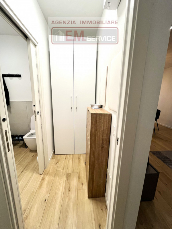 In pieno centro paese, ma in posizione riservata e lontana dal traffico, proponiamo in vendita sp...