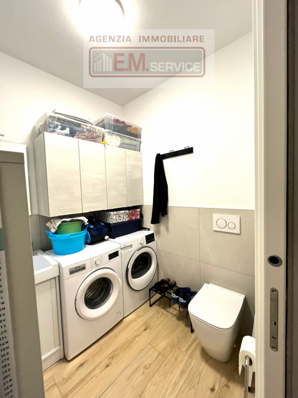 In pieno centro paese, ma in posizione riservata e lontana dal traffico, proponiamo in vendita sp...