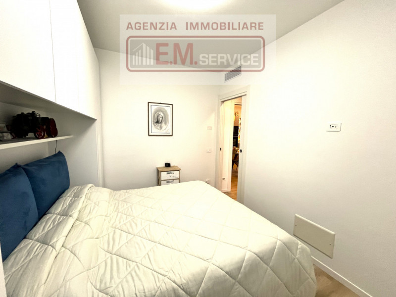 In pieno centro paese, ma in posizione riservata e lontana dal traffico, proponiamo in vendita sp...