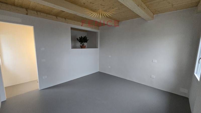 A Cornuda, in posizione tranquilla ma comoda ai servizi, proponiamo una deliziosa casetta di test...