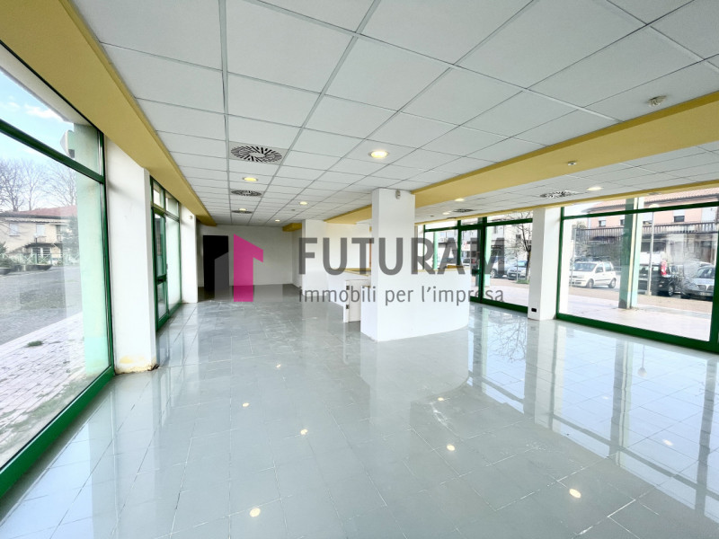 RIF: 148NM - PADOVA - PER INFO 0444/310220

Propongo in vendita un negozio di 275 mq in zona Stan...